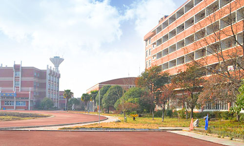 胶南市成人中等专业学校