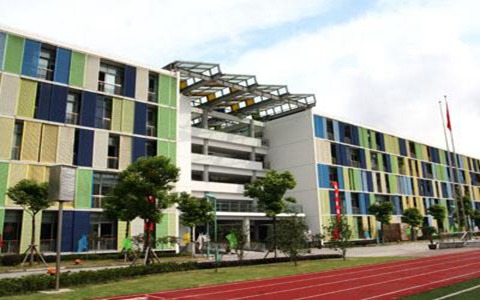 成都铁路卫生学校口腔修复工艺专业