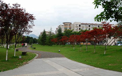 广汉市职业中专学校汽车运用与维修